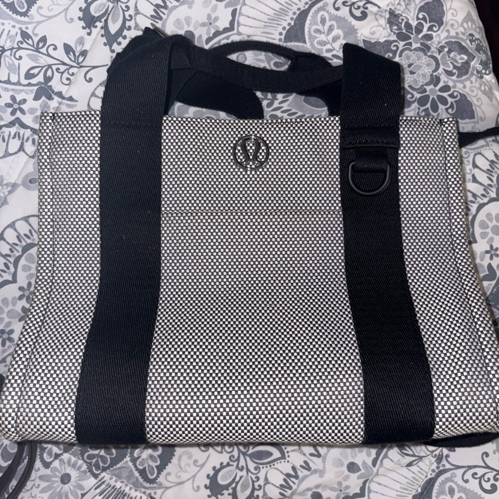 Lululemon tote